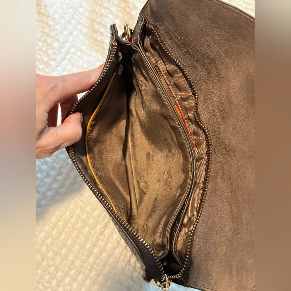 Kadiou Brown Patterned Clutch with Gold Chain Strap - Picture 4 of 8